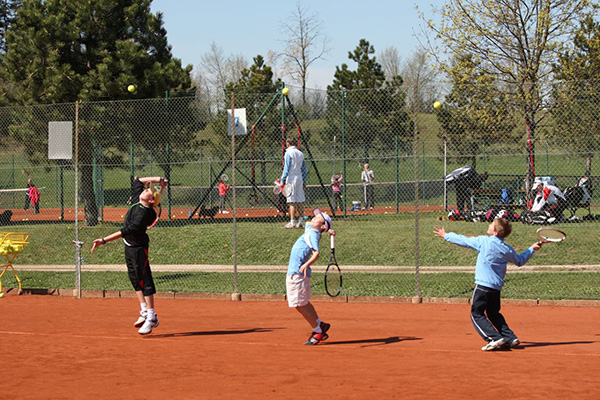 tennis family kids2