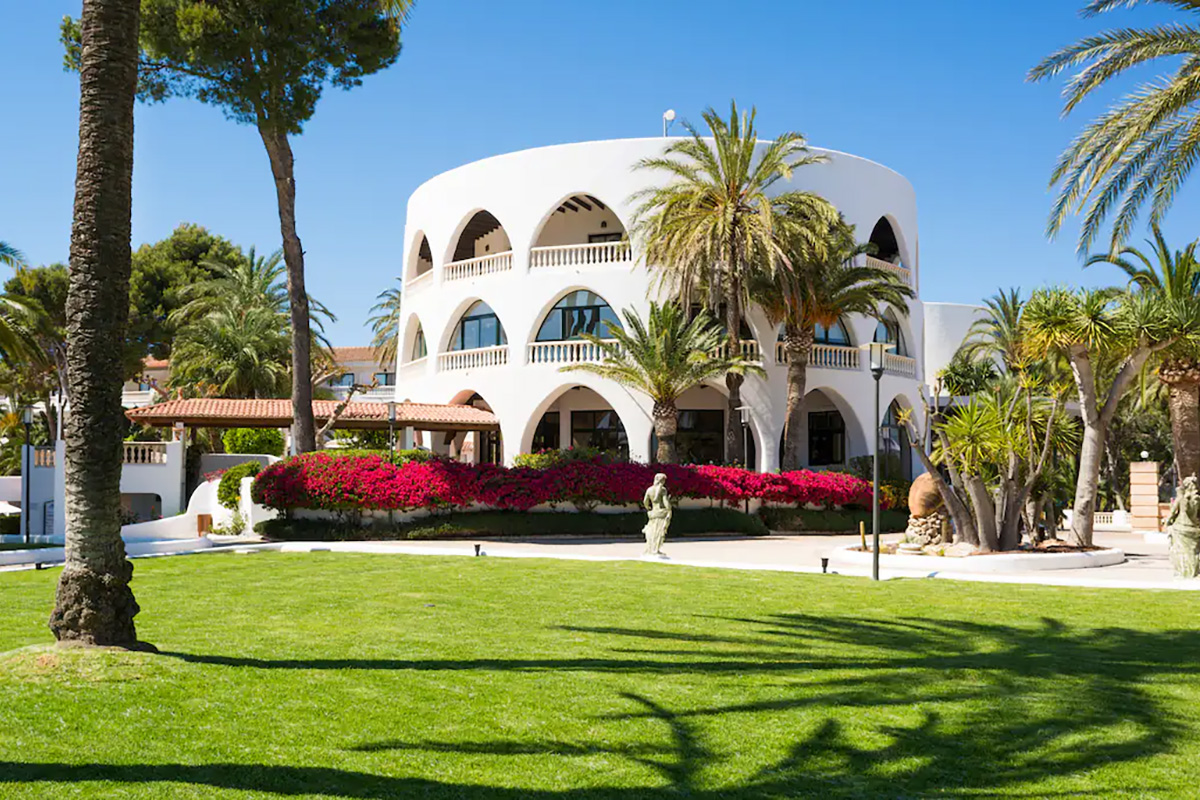 Tennisurlaub Auf Mallorca Im Tennishotel Hilton Mallorca Galatzó ...