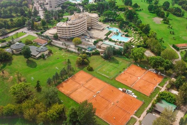 tennis hotel galzignano resort italy view2x800