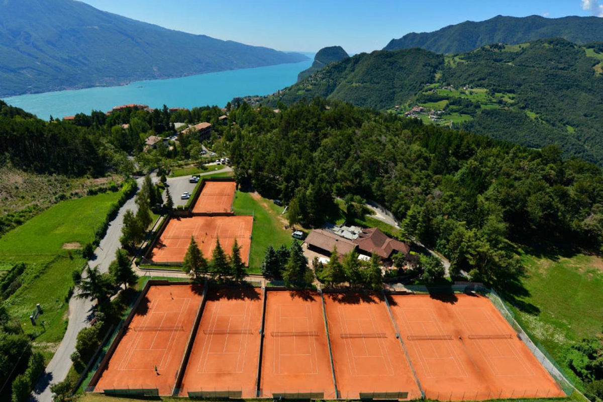 Tenniscamps mit der Tennisschool am Gardasee im Tennishotel Le Balze