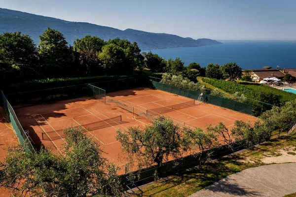 Tennis camps on Lake Garda in the Park Hotel Zanzanù