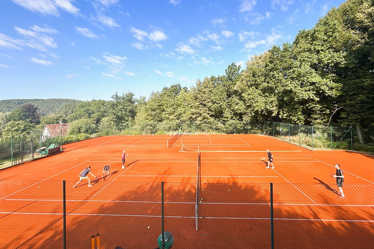 Sommer-Tenniscamps mit Monika Cerna im Tennishotel Wutzschleife