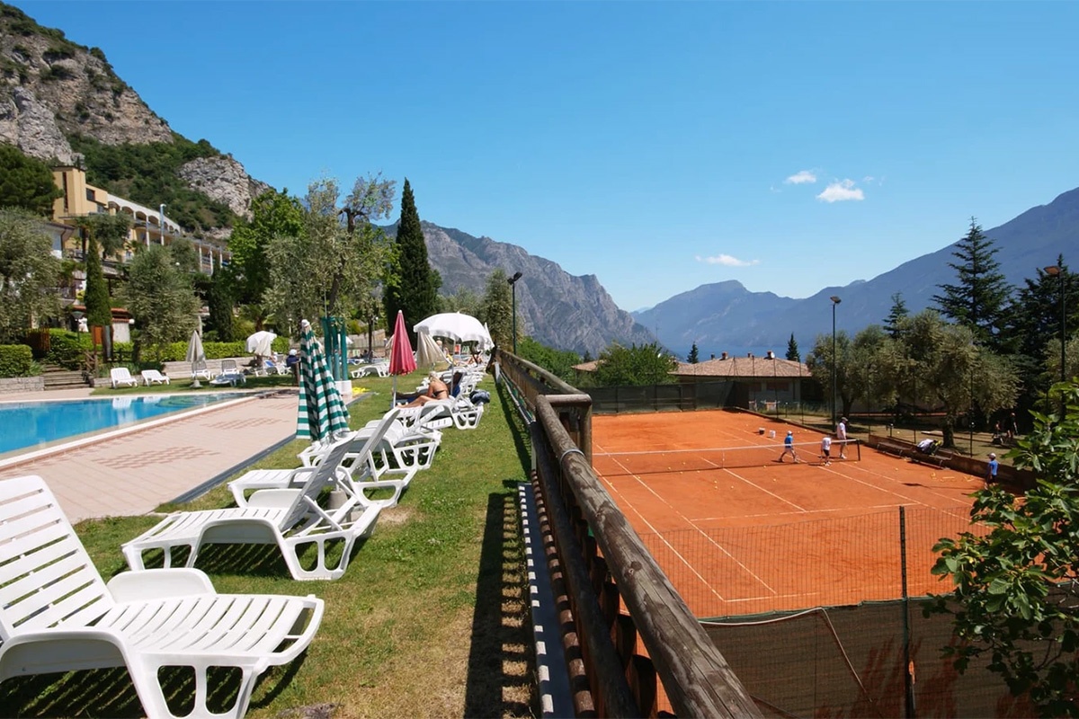 Tenniscamps im Tennishotel Village Bazzanega am Gardasee