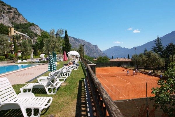 Tennis camps at the Village Bazzanega tennis hotel on Lake Garda