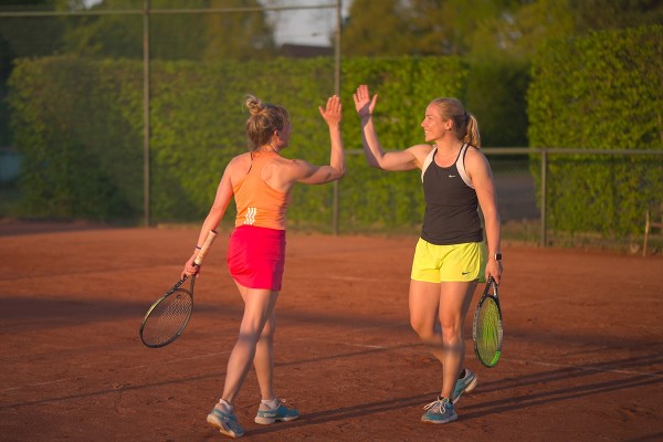 Tennis camp with ball machine in the Lüneburg Heath with ...