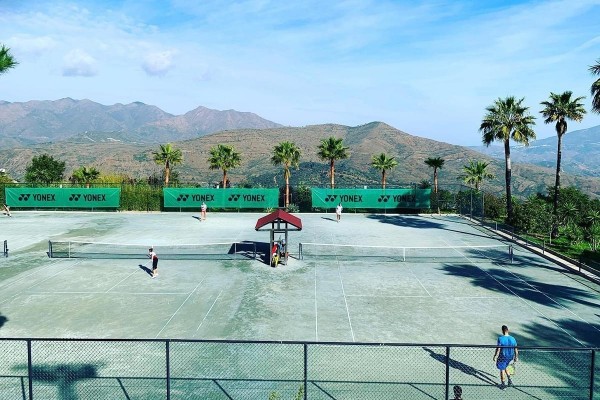 Tennis camps at the Hofsaess Tennis Academy
